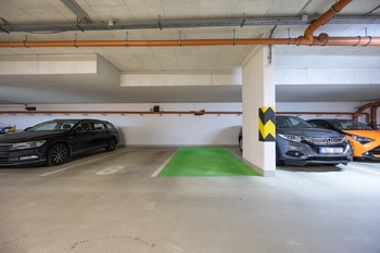 K bytu patří parkovací stání - Pronájem bytu 2+kk v osobním vlastnictví 60 m², Praha 9 - Hrdlořezy