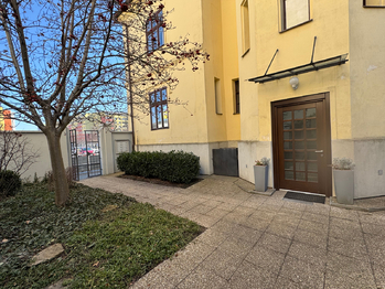 Pronájem kancelářských prostor 24 m², Kladno