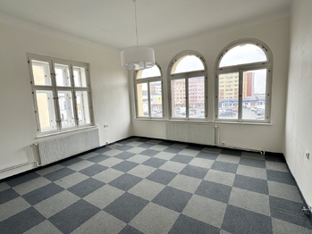 Pronájem kancelářských prostor 24 m², Kladno