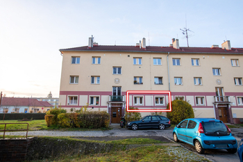 Pohled na dům - Pronájem bytu 2+1 v osobním vlastnictví 55 m², Roudnice nad Labem 