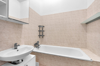 Pronájem bytu 2+1 v osobním vlastnictví 67 m², Milovice