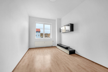 Pronájem bytu 2+1 v osobním vlastnictví 67 m², Milovice