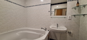 Koupelna - Pronájem bytu 2+kk v osobním vlastnictví 51 m², Vyškov