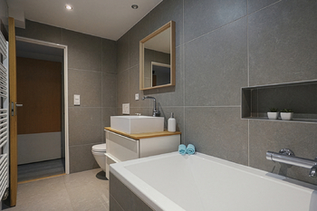 Prodej bytu 5+1 v osobním vlastnictví 145 m², Praha 8 - Kobylisy