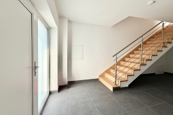 chodba - Prodej domu 138 m², Milovice