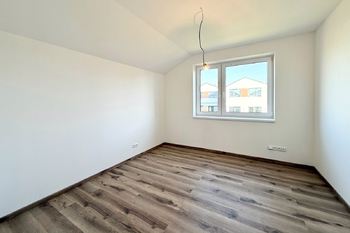 pokoj - Prodej domu 138 m², Milovice
