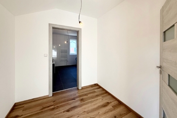 šatna - Prodej domu 138 m², Milovice
