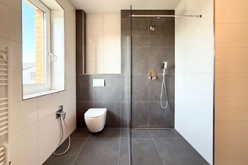 koupelna - Prodej domu 138 m², Milovice