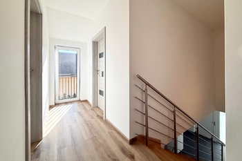 chodba - Prodej domu 138 m², Milovice