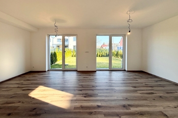 obývací pokoj - Prodej domu 138 m², Milovice