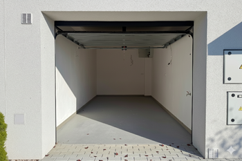 garáž - Prodej domu 138 m², Milovice