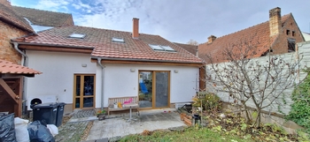 Pohled na dům ze zahrady - Pronájem domu 106 m², Letonice