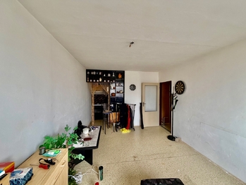 Obývací pokoj s KK - Prodej bytu 2+kk v osobním vlastnictví 40 m², Žatec