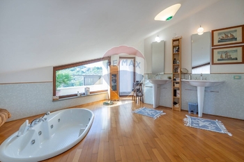 Prodej bytu 4+kk v osobním vlastnictví 267 m², Montesilvano