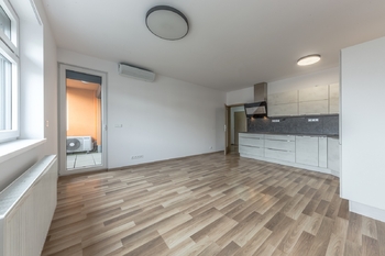 Prodej bytu 3+kk v osobním vlastnictví 65 m², Praha 10 - Uhříněves