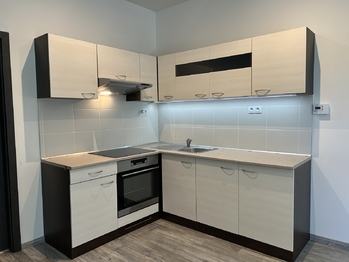 kuchyňský kout - Pronájem bytu 2+kk v osobním vlastnictví 75 m², Milovice