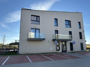 Pronájem bytu 1+kk v osobním vlastnictví 30 m², Praha 9 - Újezd nad Lesy