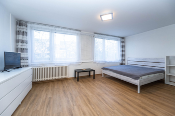 Pronájem bytu 1+kk v osobním vlastnictví 32 m², Praha 10 - Petrovice