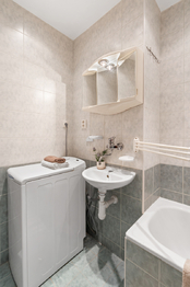 Koupelna - Prodej bytu 3+kk v osobním vlastnictví 66 m², Praha 4 - Chodov