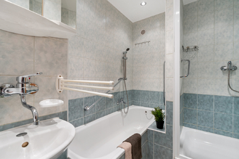 Koupelna - Prodej bytu 3+kk v osobním vlastnictví 66 m², Praha 4 - Chodov