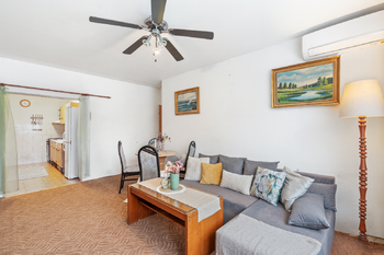 Obývací pokoj + KK - Prodej bytu 3+kk v osobním vlastnictví 66 m², Praha 4 - Chodov