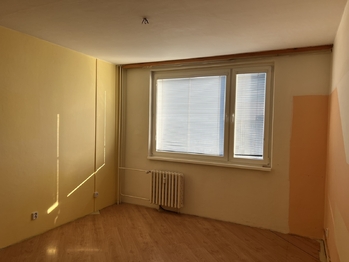 pokoj - Prodej bytu 1+1 v osobním vlastnictví 45 m², Chrudim