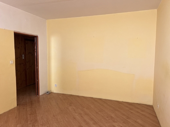 pokoj - Prodej bytu 1+1 v osobním vlastnictví 45 m², Chrudim