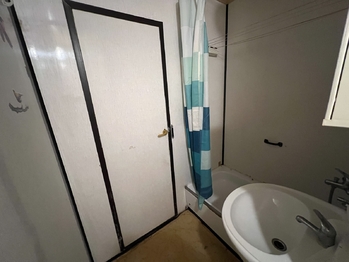 koupelna - Prodej bytu 1+1 v osobním vlastnictví 45 m², Chrudim