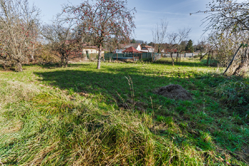 Prodej pozemku 1424 m², Byšice