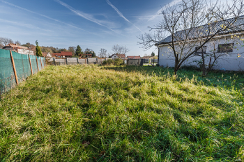 Prodej pozemku 1424 m², Byšice