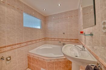 Koupelna - Pronájem bytu 3+1 v osobním vlastnictví 71 m², Poděbrady