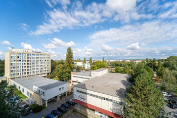 Výhled z pokoje  - Pronájem bytu 3+1 v osobním vlastnictví 71 m², Poděbrady