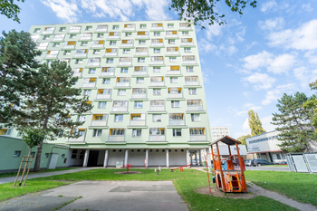 Pohled na dům  - Pronájem bytu 3+1 v osobním vlastnictví 71 m², Poděbrady
