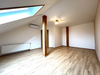 Pronájem bytu 4+1 v osobním vlastnictví 105 m², Milovice