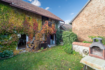 část stodoly se společenskou místností a skladem - Prodej chaty / chalupy 90 m², Polní Chrčice