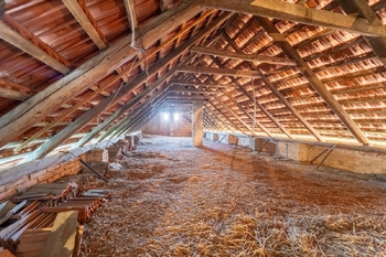 půdní prostor nad obytnou částí - Prodej chaty / chalupy 90 m², Polní Chrčice