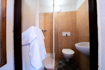 koupelna s WC - Prodej chaty / chalupy 90 m², Polní Chrčice