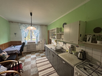 kuchyň přízemí - Prodej domu 313 m², Karolinka