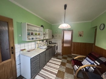 kuchyň přízemí - Prodej domu 313 m², Karolinka