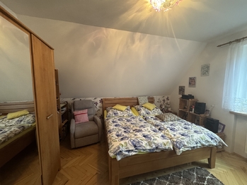 ložnice 1.patro - Prodej domu 313 m², Karolinka