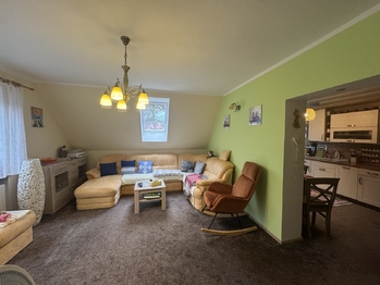 obývák 1.patro - Prodej domu 313 m², Karolinka