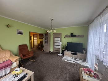 obývák 1.patro - Prodej domu 313 m², Karolinka