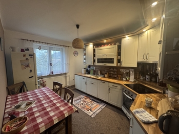 kuchyň 1.patro - Prodej domu 313 m², Karolinka