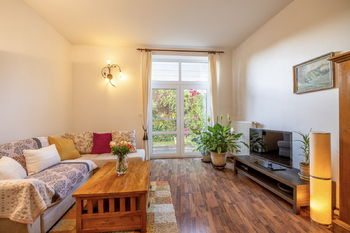 obývací pokoj - Prodej bytu 2+kk v osobním vlastnictví 86 m², Praha 10 - Dolní Měcholupy 