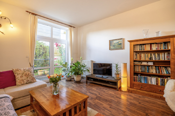 obývací pokoj - Prodej bytu 2+kk v osobním vlastnictví 86 m², Praha 10 - Dolní Měcholupy