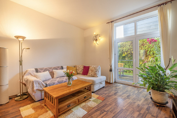 obývací pokoj - Prodej bytu 2+kk v osobním vlastnictví 86 m², Praha 10 - Dolní Měcholupy