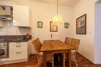 kuchyň/jídelní stůl - Prodej bytu 2+kk v osobním vlastnictví 86 m², Praha 10 - Dolní Měcholupy