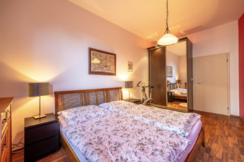 ložnice - Prodej bytu 2+kk v osobním vlastnictví 86 m², Praha 10 - Dolní Měcholupy