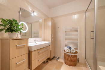 koupelna - Prodej bytu 2+kk v osobním vlastnictví 86 m², Praha 10 - Dolní Měcholupy