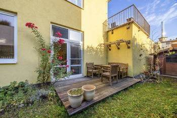 zahrada - Prodej bytu 2+kk v osobním vlastnictví 86 m², Praha 10 - Dolní Měcholupy